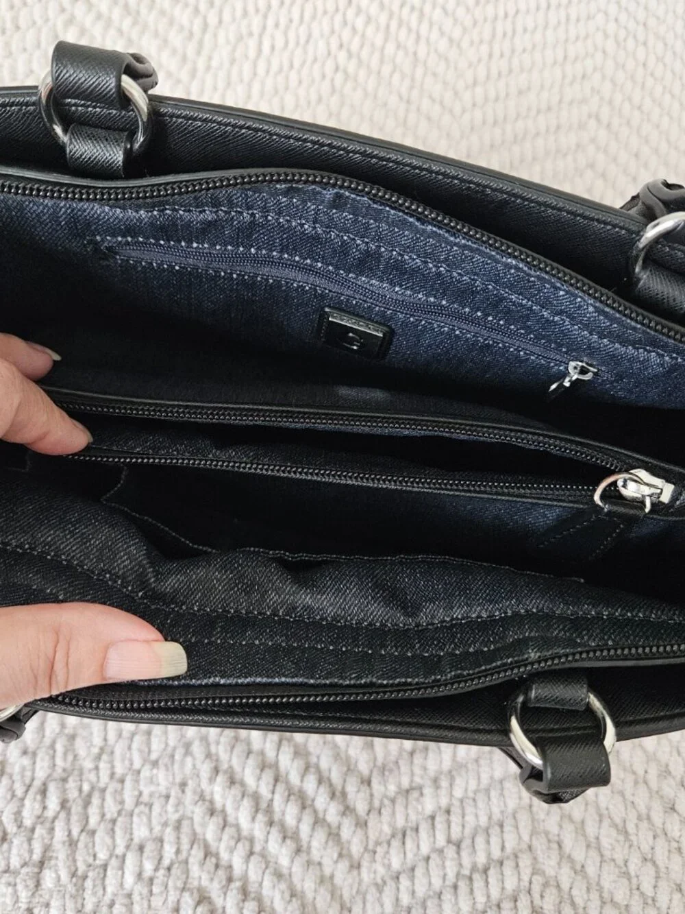 GBG Los Angeles Black G-Logo Satchel Purse